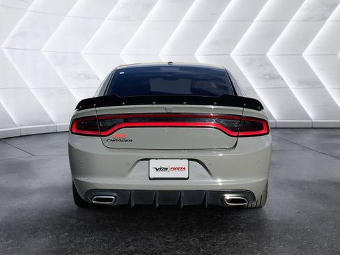 Used 2018 Dodge Charger SXT w/ Blacktop Package RWD image 5