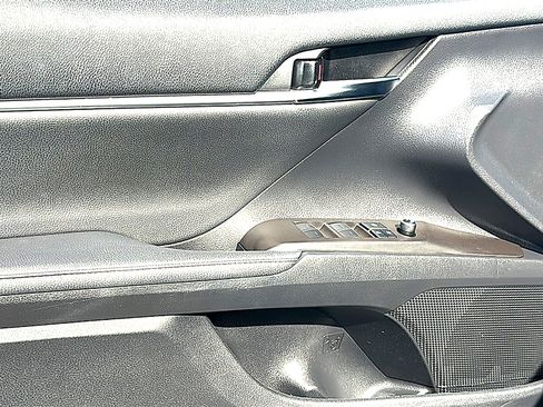 Used 2022 Toyota Camry XSE image 16