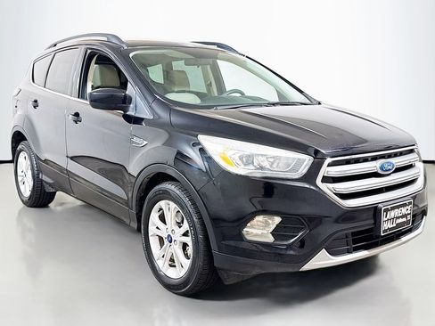 Used 2017 Ford Escape SE w/ Equipment Group 201A FWD image 3