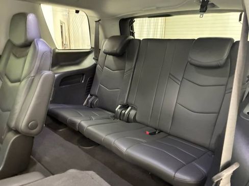 Used 2020 Cadillac Escalade Base image 18