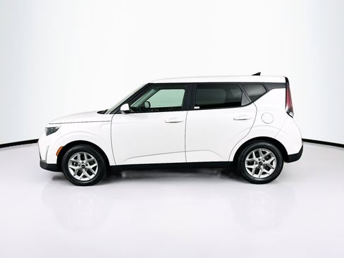 Used 2025 Kia Soul LX w/ LX Technology Package image 4