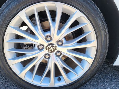 Used 2020 Toyota Camry XLE image 13