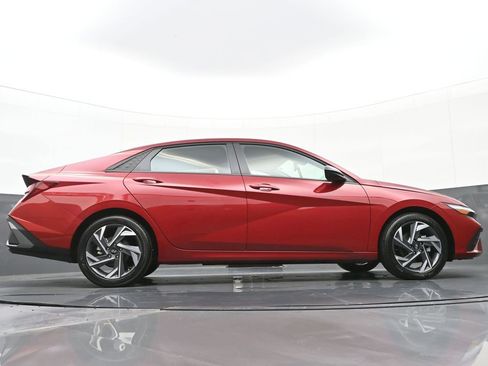 Certified 2025 Hyundai Elantra Sport image 38