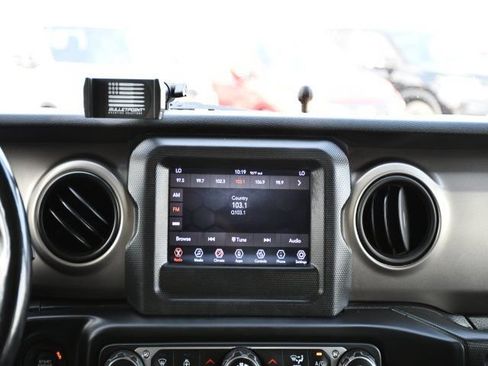 Used 2018 Jeep Wrangler Unlimited Sport S AWD/4WD image 34