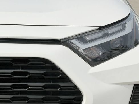 Used 2025 Toyota RAV4 XLE FWD image 5