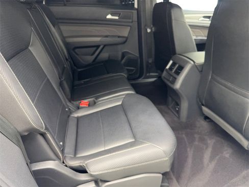 Used 2021 Volkswagen Atlas Cross Sport SE image 39