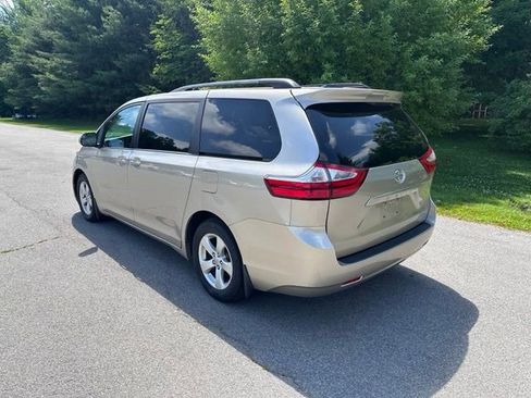 Used 2017 Toyota Sienna LE FWD image 5