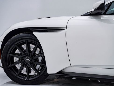 Used 2021 Aston Martin DB11 Coupe image 14