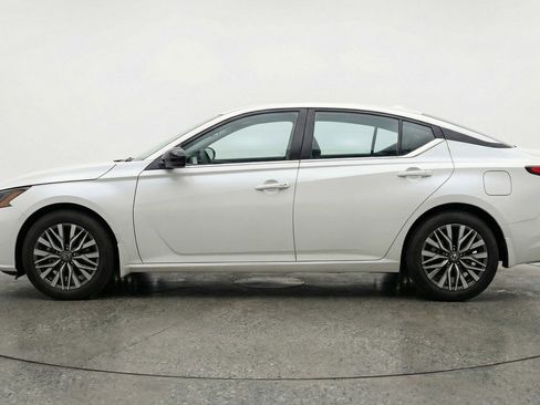 Used 2025 Nissan Altima 2.5 SV image 5