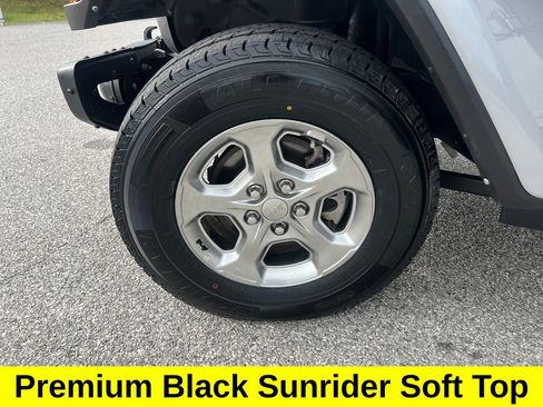 Used 2021 Jeep Gladiator Sport image 26