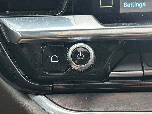 Used 2025 GMC Sierra 1500 SLT w/ SLT Premium Plus Package image 31