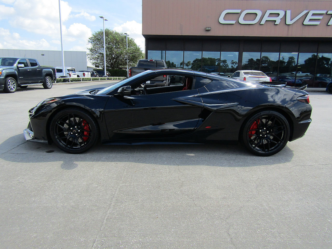 Used 2024 Chevrolet Corvette Z06 RWD image 8