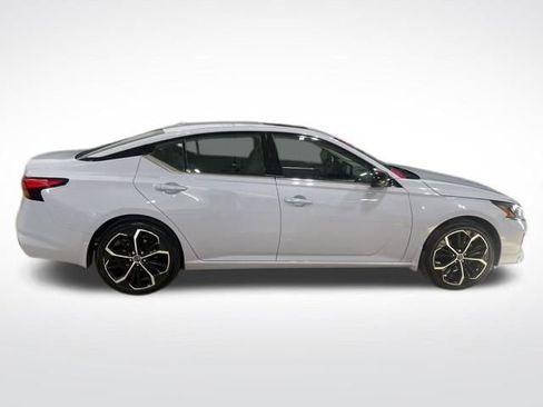 Certified 2024 Nissan Altima 2.5 SR w/ SR Premium Package image 6