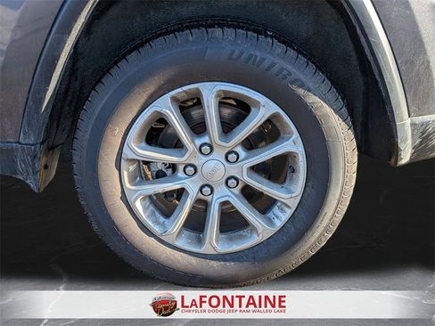 Certified 2021 Jeep Grand Cherokee Laredo X image 32