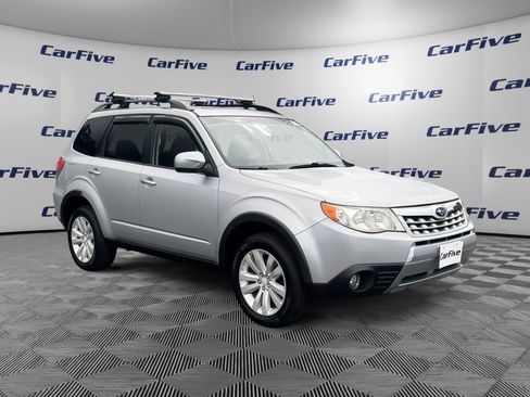Used 2013 Subaru Forester 2.5X Premium w/ Plus Pkg AWD/4WD image 8