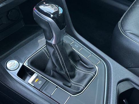 Used 2022 Volkswagen Tiguan SE w/ Panoramic Sunroof Package image 22