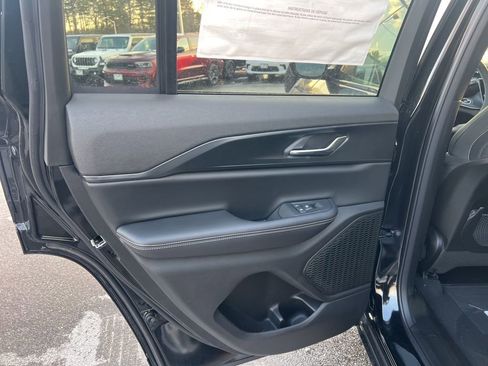 New 2025 Jeep Grand Cherokee Laredo X image 16