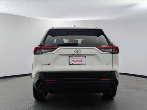 Used 2019 Toyota RAV4 LE FWD image 7