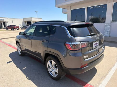 Used 2022 Jeep Compass Latitude FWD image 7