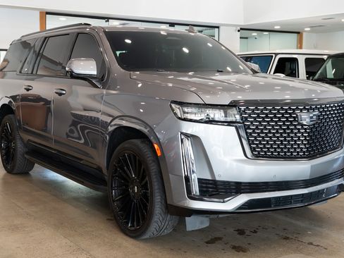 Used 2022 Cadillac Escalade ESV Premium Luxury AWD/4WD image 3