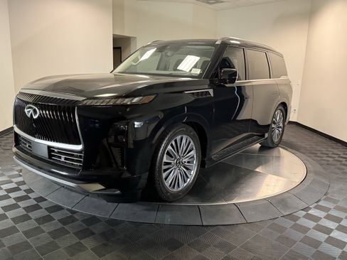 Used 2025 INFINITI QX80 Sensory AWD/4WD image 3