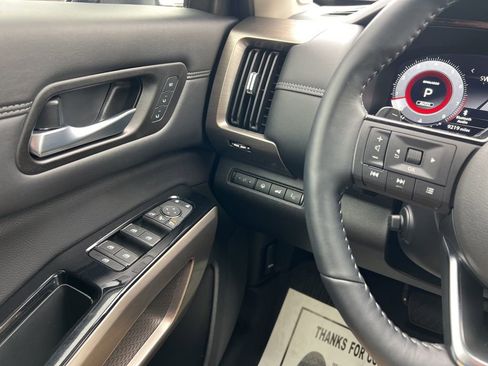 Used 2024 Nissan Pathfinder Platinum w/ Lighting Package (N93) image 18