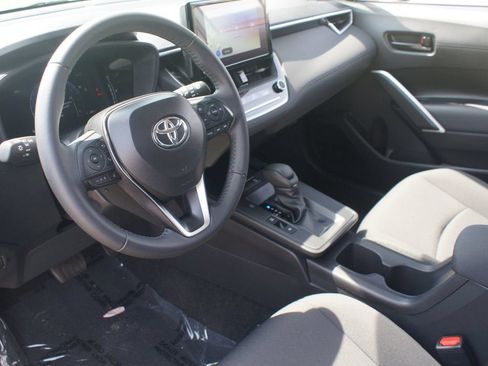 Used 2026 Toyota Corolla Cross LE FWD image 13