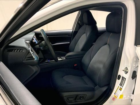 Used 2018 Toyota Camry LE FWD image 7
