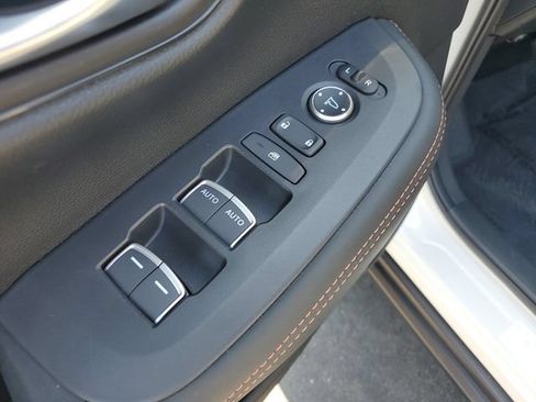Certified 2025 Honda HR-V Sport image 19