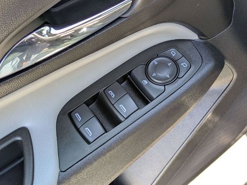 Used 2023 Chevrolet Equinox LS FWD image 11