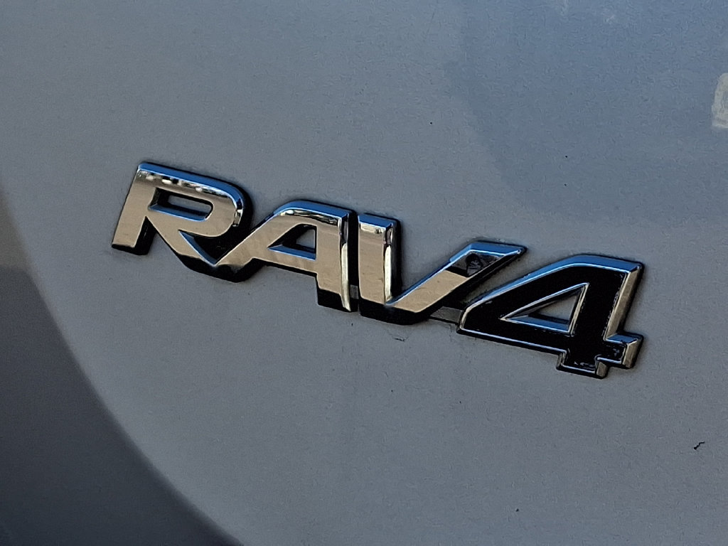 Used 2013 Toyota RAV4 XLE AWD/4WD image 31