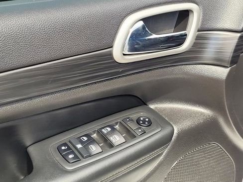 Used 2019 Jeep Grand Cherokee Altitude RWD image 29
