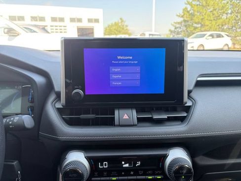Used 2025 Toyota RAV4 LE AWD/4WD image 28