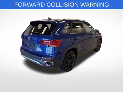 Used 2024 Volkswagen Taos SE w/ Panoramic Sunroof Package image 12
