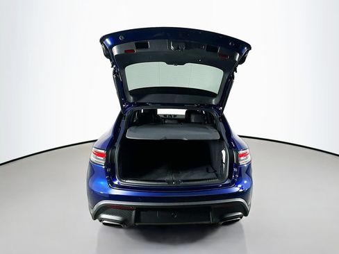 Certified 2025 Porsche Macan AWD/4WD image 28