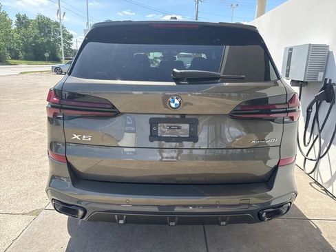 New 2026 BMW X5 xDrive40i w/ M Sport Package AWD/4WD image 4
