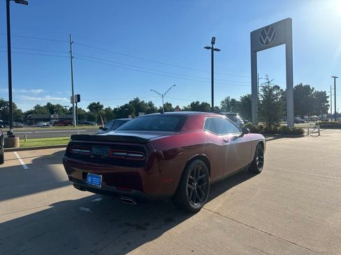 Used 2020 Dodge Challenger SXT w/ Blacktop Package RWD image 5