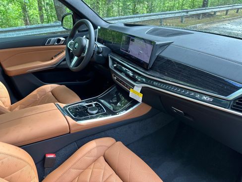 New 2026 BMW X5 xDrive40i w/ M Sport Package AWD/4WD image 21
