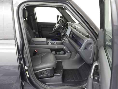 Certified 2025 Land Rover Defender 110 X-Dynamic SE AWD/4WD image 20