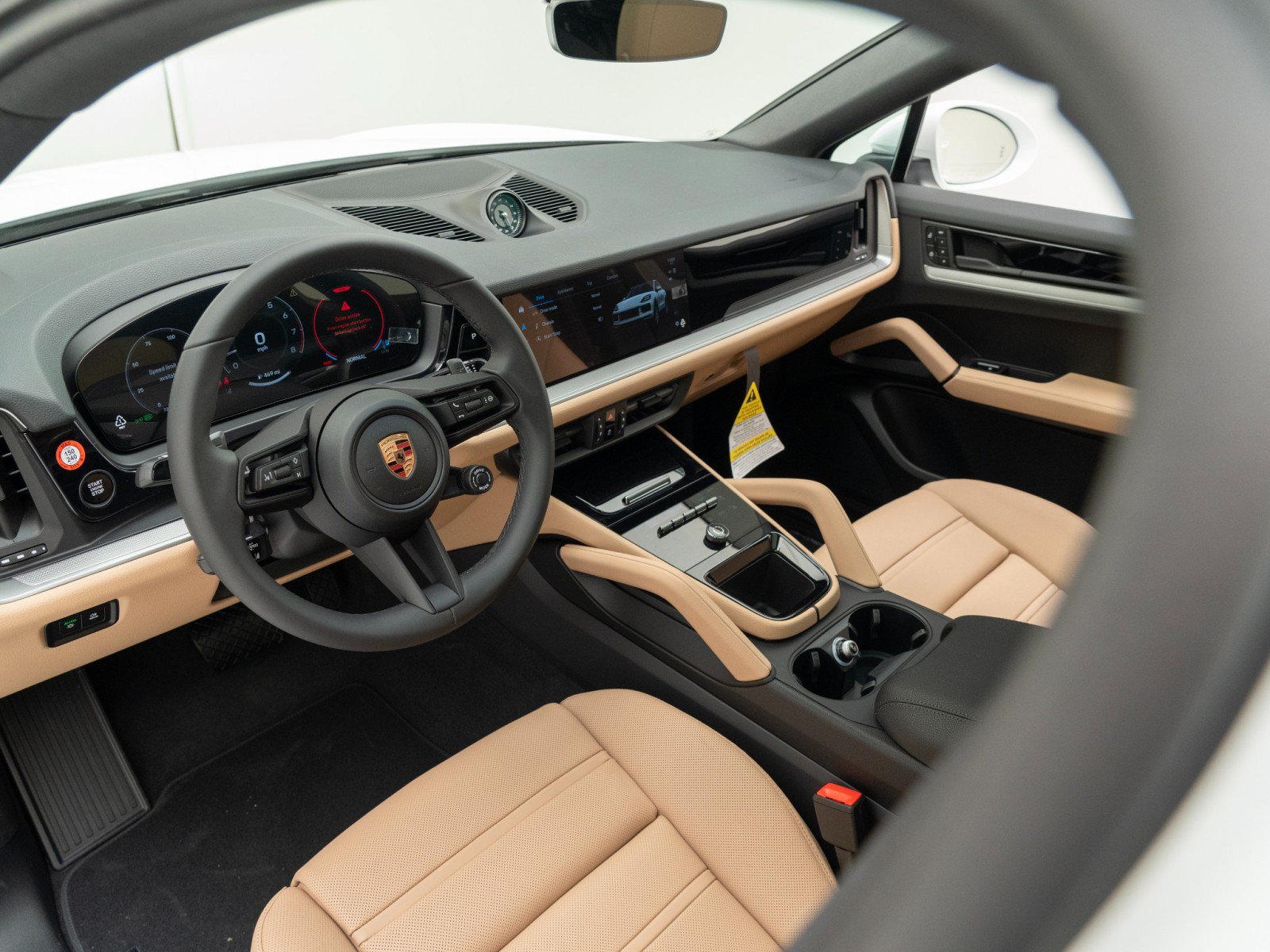 Certified 2026 Porsche Cayenne Coupe AWD/4WD image 4