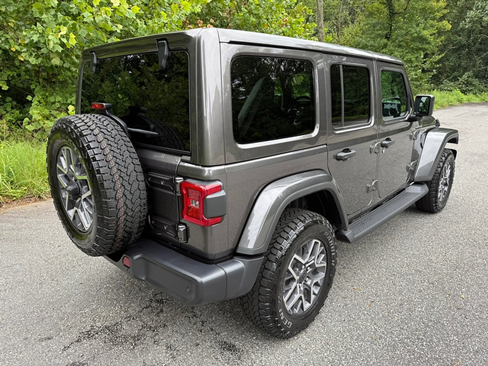 New 2026 Jeep Wrangler Unlimited Sahara AWD/4WD image 7