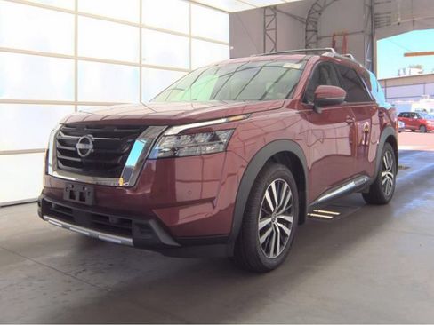 Used 2024 Nissan Pathfinder Platinum w/ Cargo Package AWD/4WD image 2