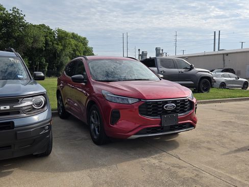 Used 2023 Ford Escape ST-Line w/ Tech Pack #1 FWD image 1