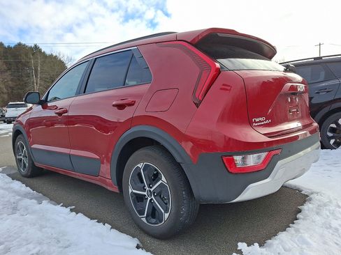 Used 2024 Kia Niro EX image 3