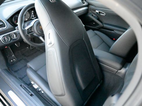 Used 2021 Porsche 718 Boxster S image 24