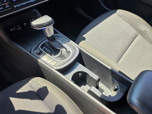 Used 2025 Hyundai Kona SEL FWD image 8