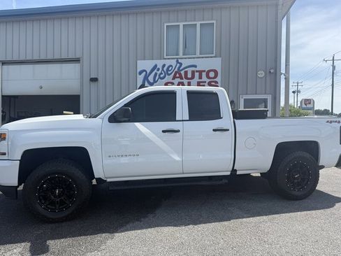 Used 2018 Chevrolet Silverado 1500 Custom w/ Custom Value Package AWD/4WD image 12