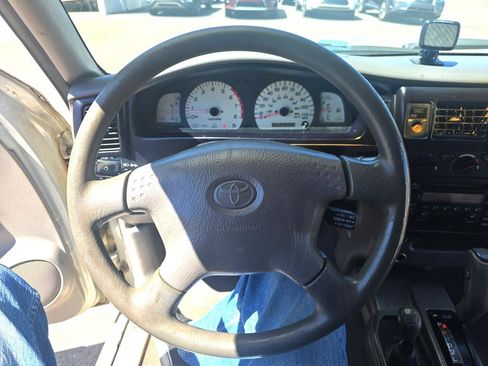 Used 2001 Toyota Tacoma w/ SR5 Package AWD/4WD image 18