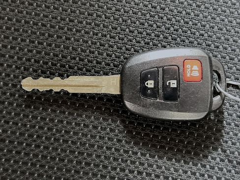 Used 2017 Toyota RAV4 XLE w/ Plus Special Value Package FWD image 34