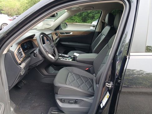 New 2025 Volkswagen Atlas SE image 9